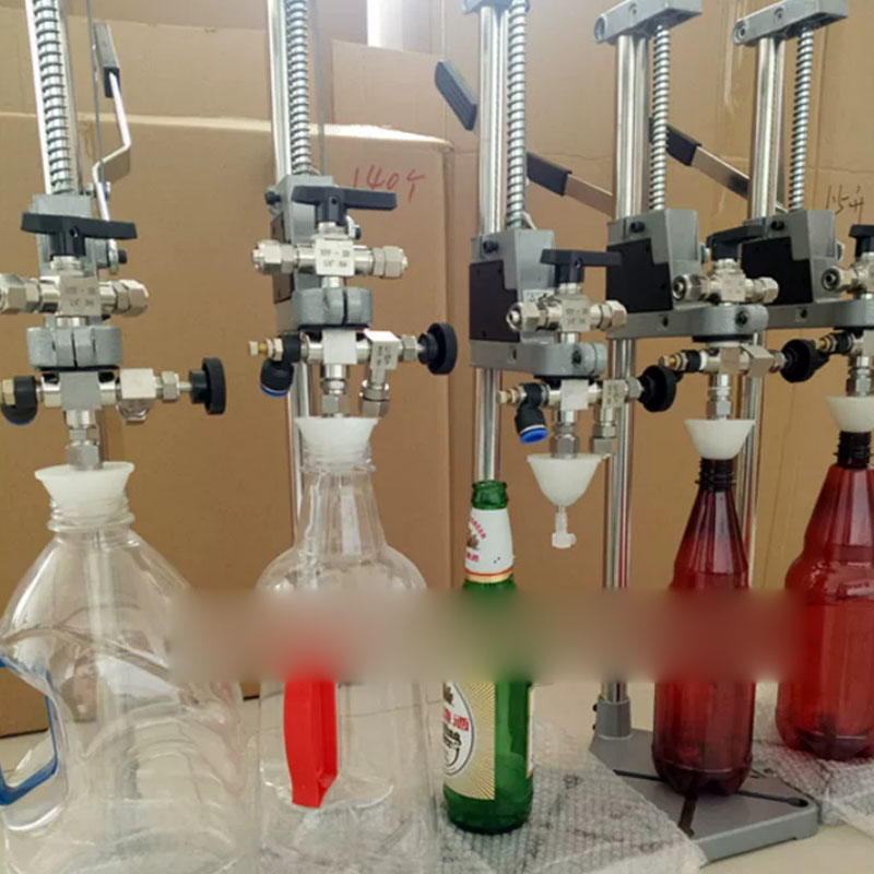 آلة ضغط سدادات الزجاجات اليدوي - مراجعة Wine With Beer وسعره