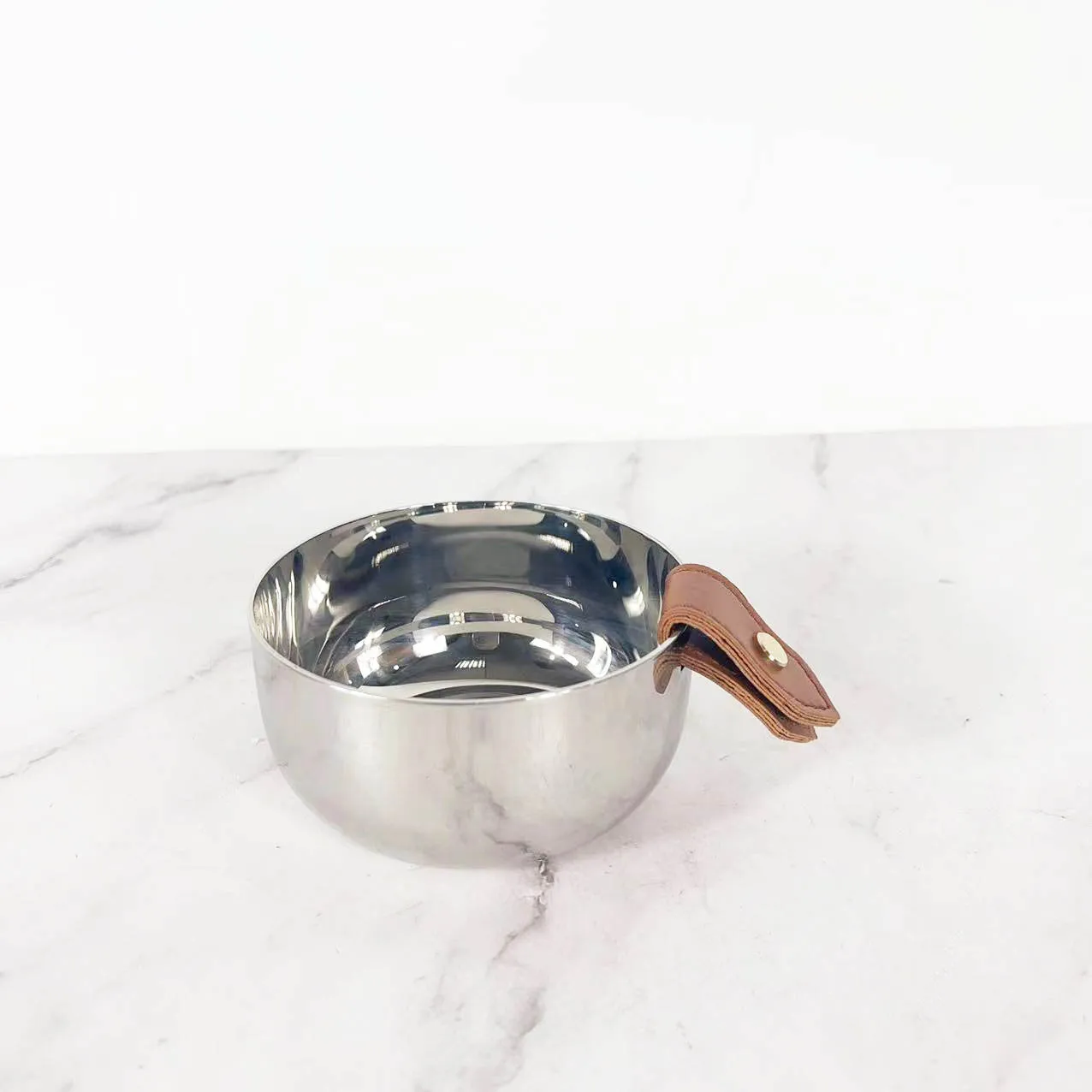 وعاء جليدي عصري من الجلد والمع - مراجعة Ice Bucket Silver وسعره