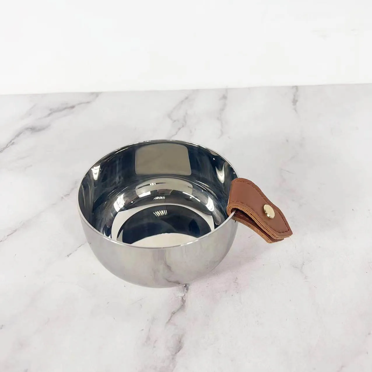 وعاء جليدي عصري من الجلد والمع - مراجعة Ice Bucket Silver وسعره